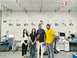 عميل اماراتي 