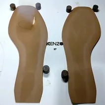 الوسم بالليزر على نعال الأحذية