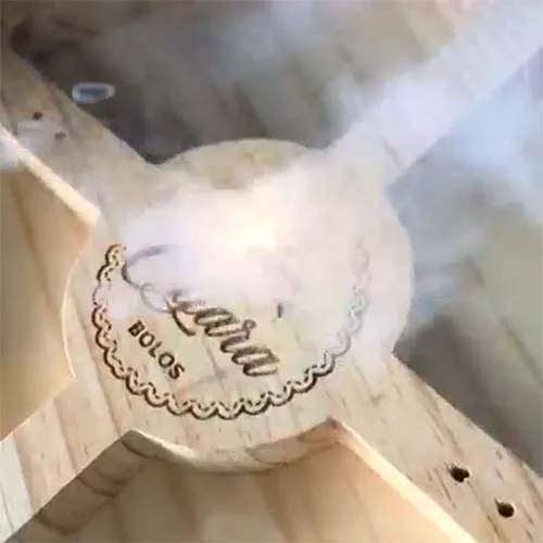 النقش بالليزر على الخشب 