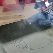 النقش بالليزر على أفلام قابلة للقص