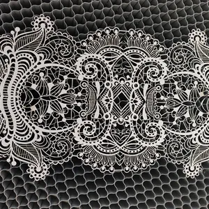 قطع القماش بالليزر