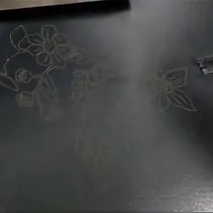 الجلد الوسم والنقش بالليزر