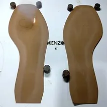 الوسم بالليزر على نعال الأحذية