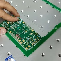وسم لوحات الدوائر المطبوعة (PCB) بالليزر