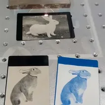 النقش بالليزر على مواد الالومنيوم 