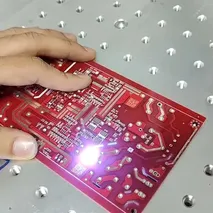 وسم لوحات الدوائر المطبوعة (PCB) بالليزر