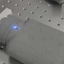 الوسم والنقش بالليزر على مواد مصنوعة من السيليكون  