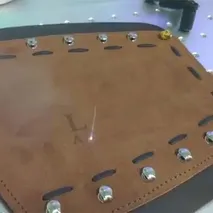 الوسم والنقش بالليزر على المواد المصنوعة من الجلد
