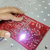 وسم لوحات الدوائر المطبوعة (PCB) بالليزر