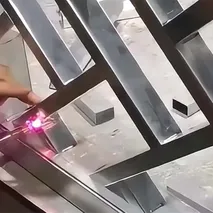 اللحام بالليزر لدرابزينات من الفولاذ المقاوم للصدأ