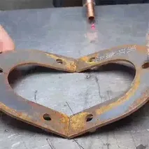 اللحام بالليزر لأجزاء وقطع الفولاذ