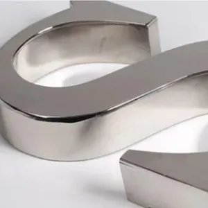 اللحام بالليزر للحروف الإعلانية