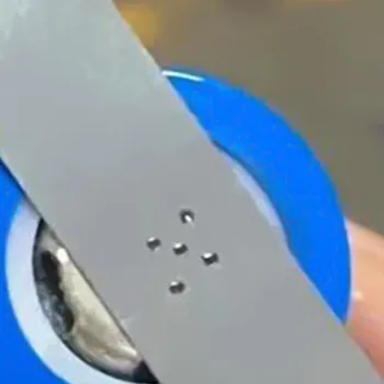 اللحام بالليزر على موصلات البطارية 