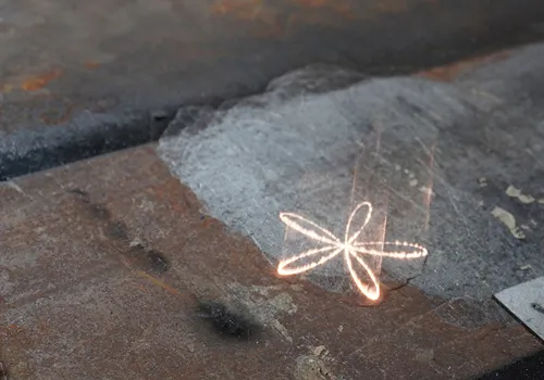 ماكينة تنظيف بالليزر النبضي عالي الدقة