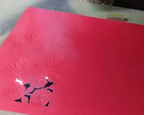 قص الورق المقوى بالليزر
